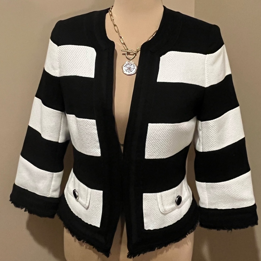 White House Black Market Monochrome Striped Blazer, size 4 - Picture 3 of 13